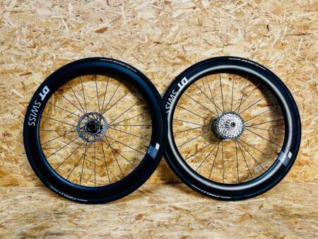 Roues DT Swiss Arc 1400 + Pneu Pirelli P Zero Race RS